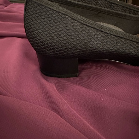 Walking Cradles “Hannah” Knit Low-Heeled Pumps. Size 9. - Picture 4 of 6